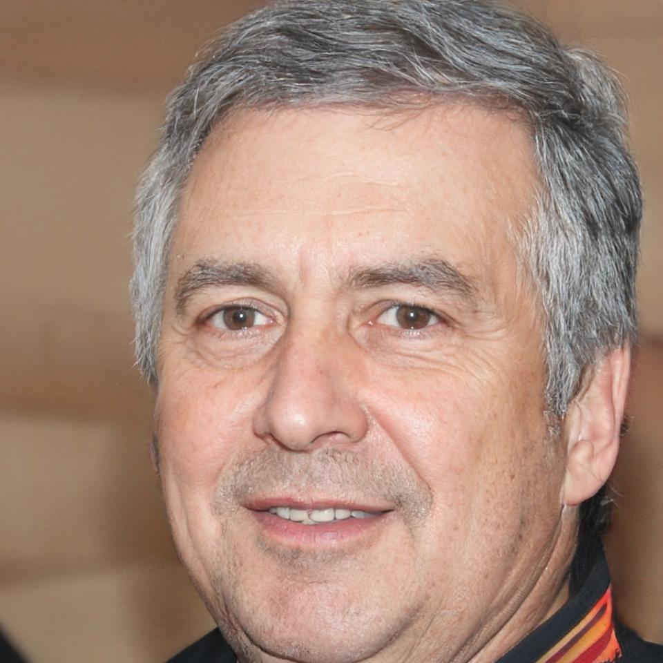 Портрет ведущего эксперта Томаша Новотного